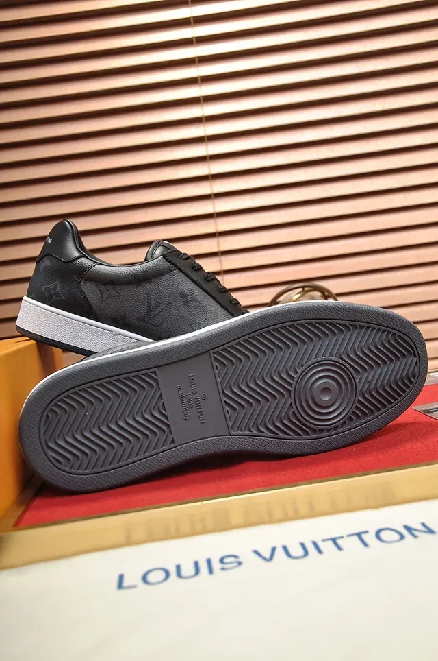Louis Vuitton LV Trainer Tênis Lifestyle de Couro Preto e Branco com Estampa Monograma Low-Top 4