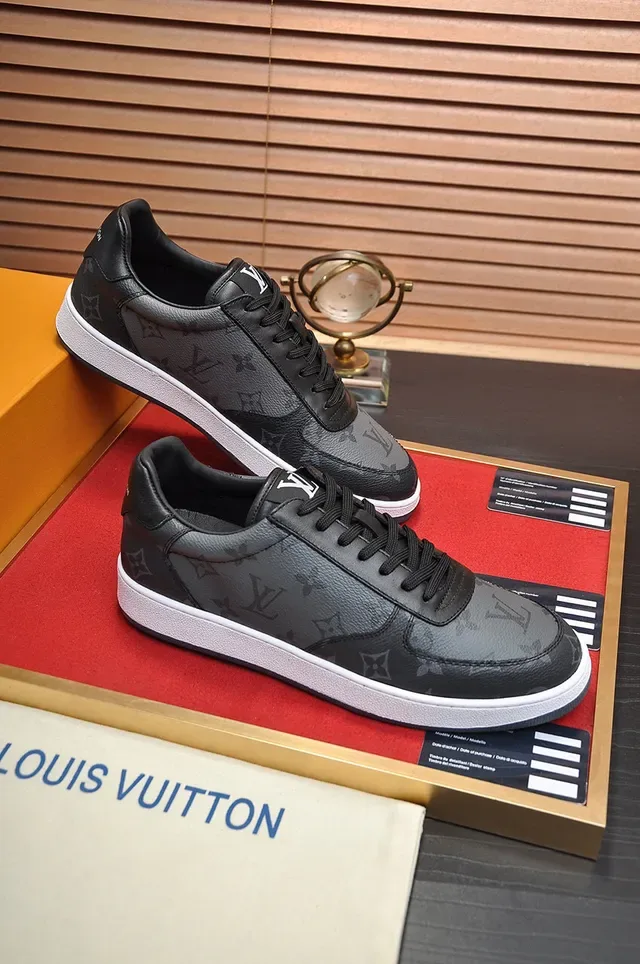 Louis Vuitton LV Trainer Tênis Lifestyle de Couro Preto e Branco com Estampa Monograma Low-Top 5