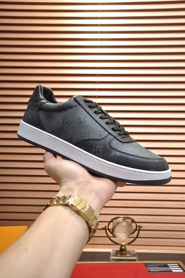 Louis Vuitton LV Trainer Tênis Lifestyle de Couro Preto e Branco com Estampa Monograma Low-Top 7