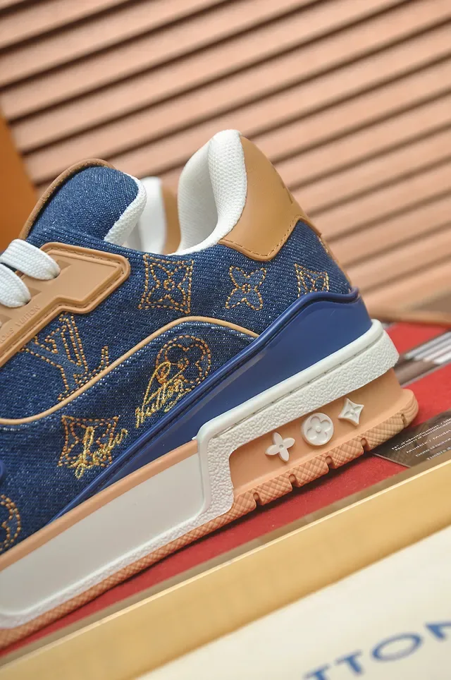 Louis Vuitton LV Trainer নীল বেইজ ডিনিম উপর মনোগ্রাম এমব্রয়ডারী লাইফস্টাইল স্নিকার্স 2