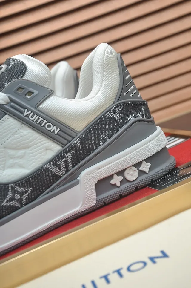 Louis Vuitton LV Trainer Gris Blanc Monogram Toile Semicouche Milieu Lifestyle Sneakers 2