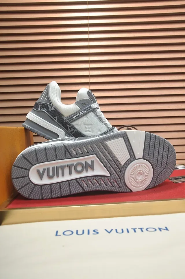Louis Vuitton LV Trainer Gris Blanc Monogram Toile Semicouche Milieu Lifestyle Sneakers 3