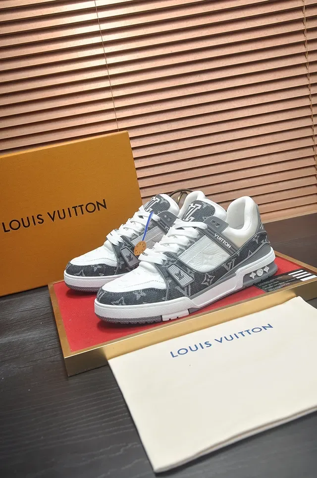 Louis Vuitton LV Trainer Gris Blanc Monogram Toile Semicouche Milieu Lifestyle Sneakers 4