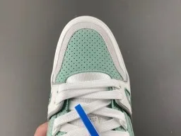 Louis Vuitton LV Trainer Vert Blanc Semelle Médiane Multicouche Maille Perforée Supérieure Sneakers Lifestyle 5