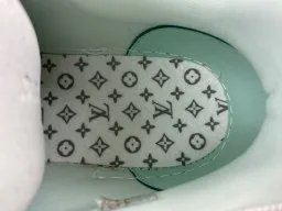 Louis Vuitton LV Trainer Vert Blanc Semelle Médiane Multicouche Maille Perforée Supérieure Sneakers Lifestyle 8