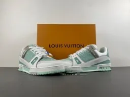 Louis Vuitton LV Trainer Vert Blanc Semelle Médiane Multicouche Maille Perforée Supérieure Sneakers Lifestyle 13