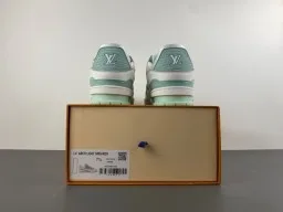 Louis Vuitton LV Trainer Vert Blanc Semelle Médiane Multicouche Maille Perforée Supérieure Sneakers Lifestyle 17