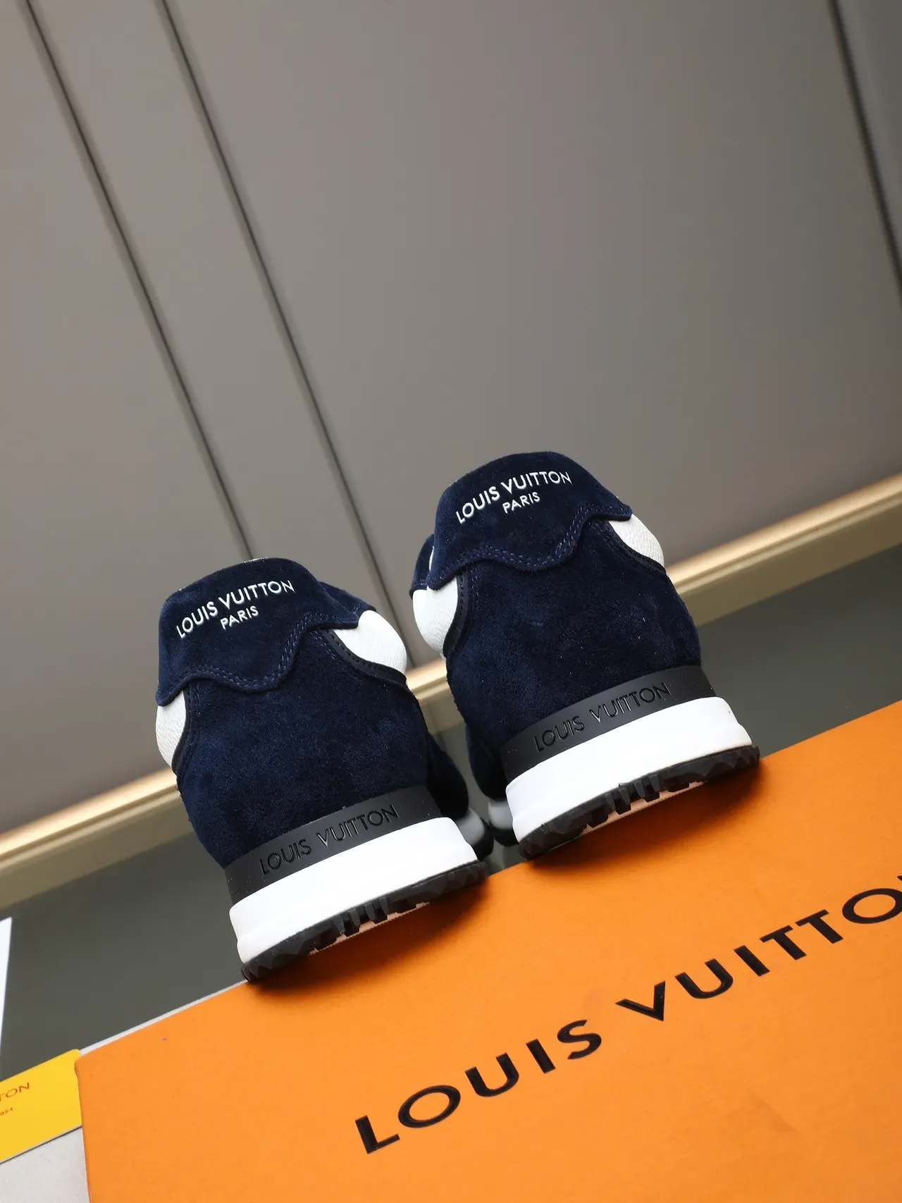 Louis Vuitton LV Trainer Navy White Dois Tons Suede E Couro Construção De Painel Lifestyle Sneakers 3