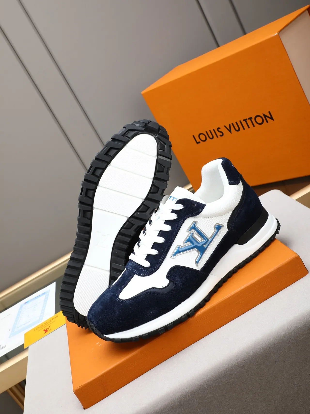 Louis Vuitton LV Trainer Navy White Dois Tons Suede E Couro Construção De Painel Lifestyle Sneakers 4