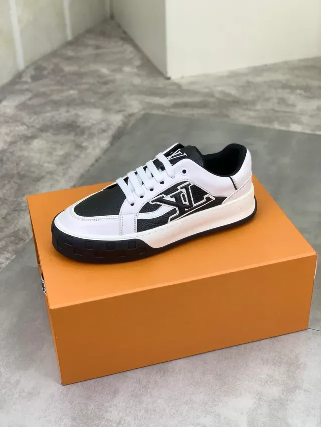 লুইস ভিত্তন LV Trainer সাদা কালো লো-টপ লেদার এবং পারফোরেটেড আপার লাইফস্টাইল স্নিকার 5
