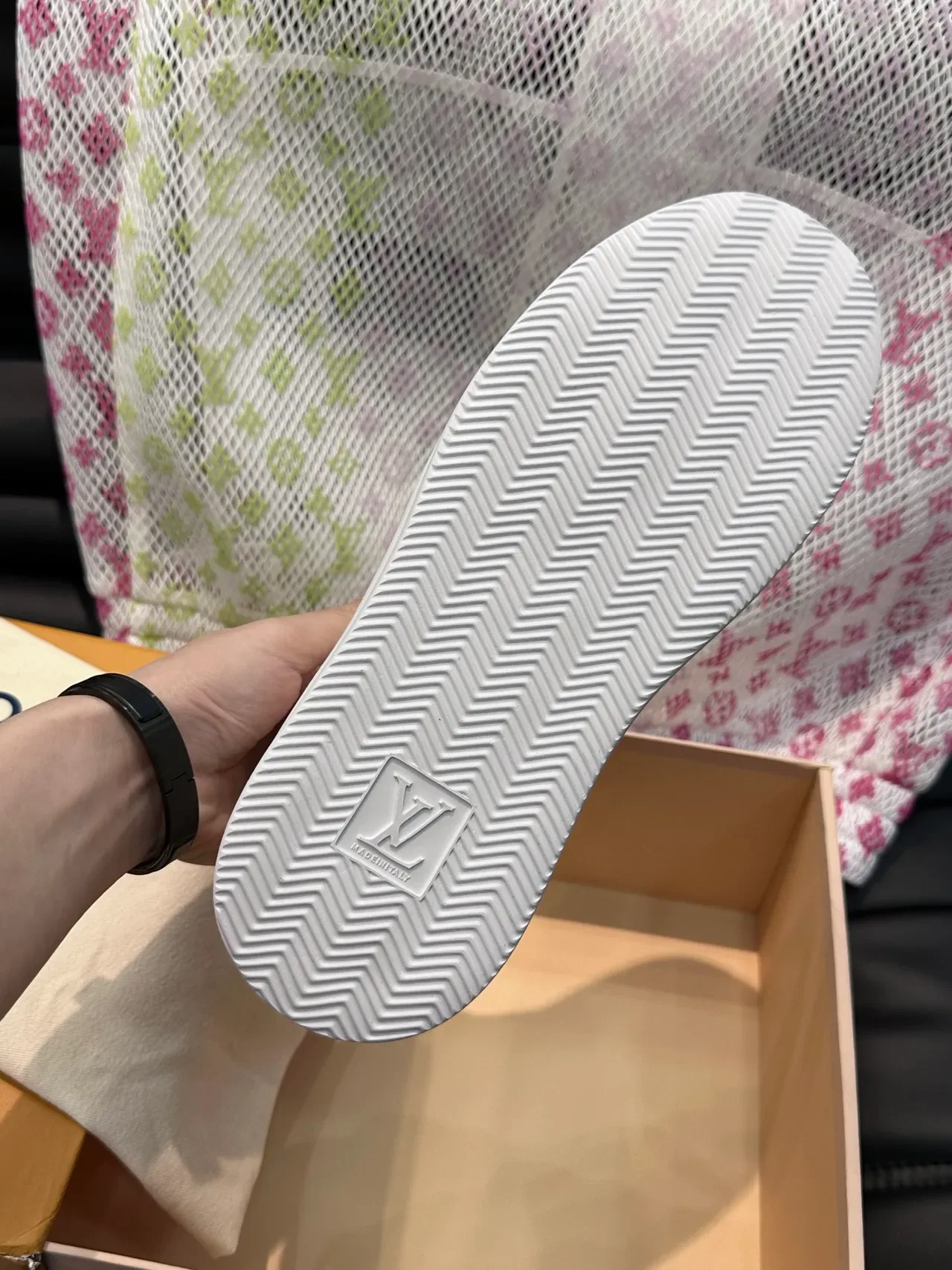 Louis Vuitton LV Trainer White Gray Embossed Monogram Checkerboard Texture Lifestyle Sneakers 2