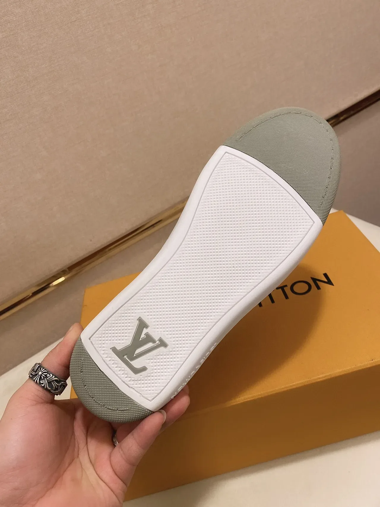 Louis Vuitton LV Trainer Blanc et Gris en Cuir Low-Top Lifestyle Sneakers 3