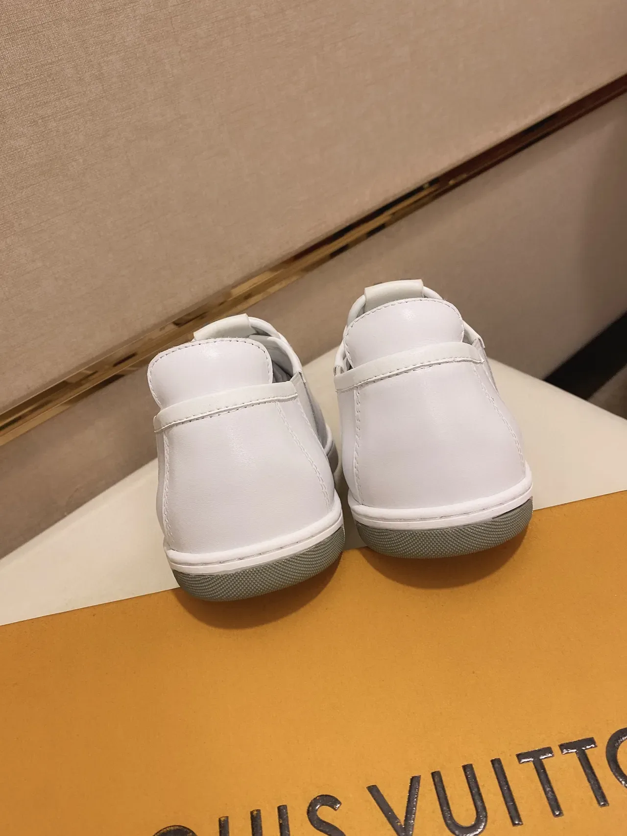 Louis Vuitton LV Trainer Blanc et Gris en Cuir Low-Top Lifestyle Sneakers 4