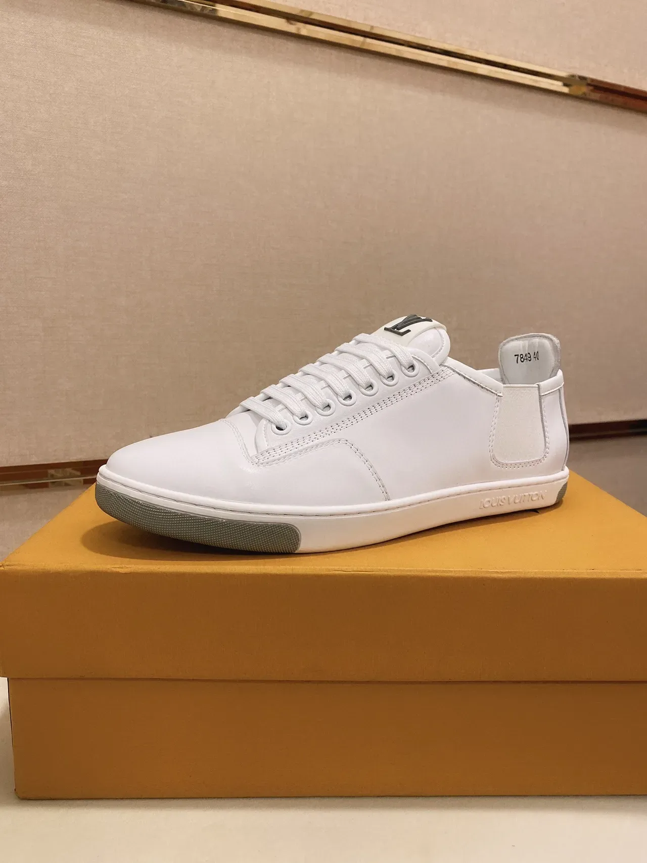 Louis Vuitton LV Trainer Blanc et Gris en Cuir Low-Top Lifestyle Sneakers 10