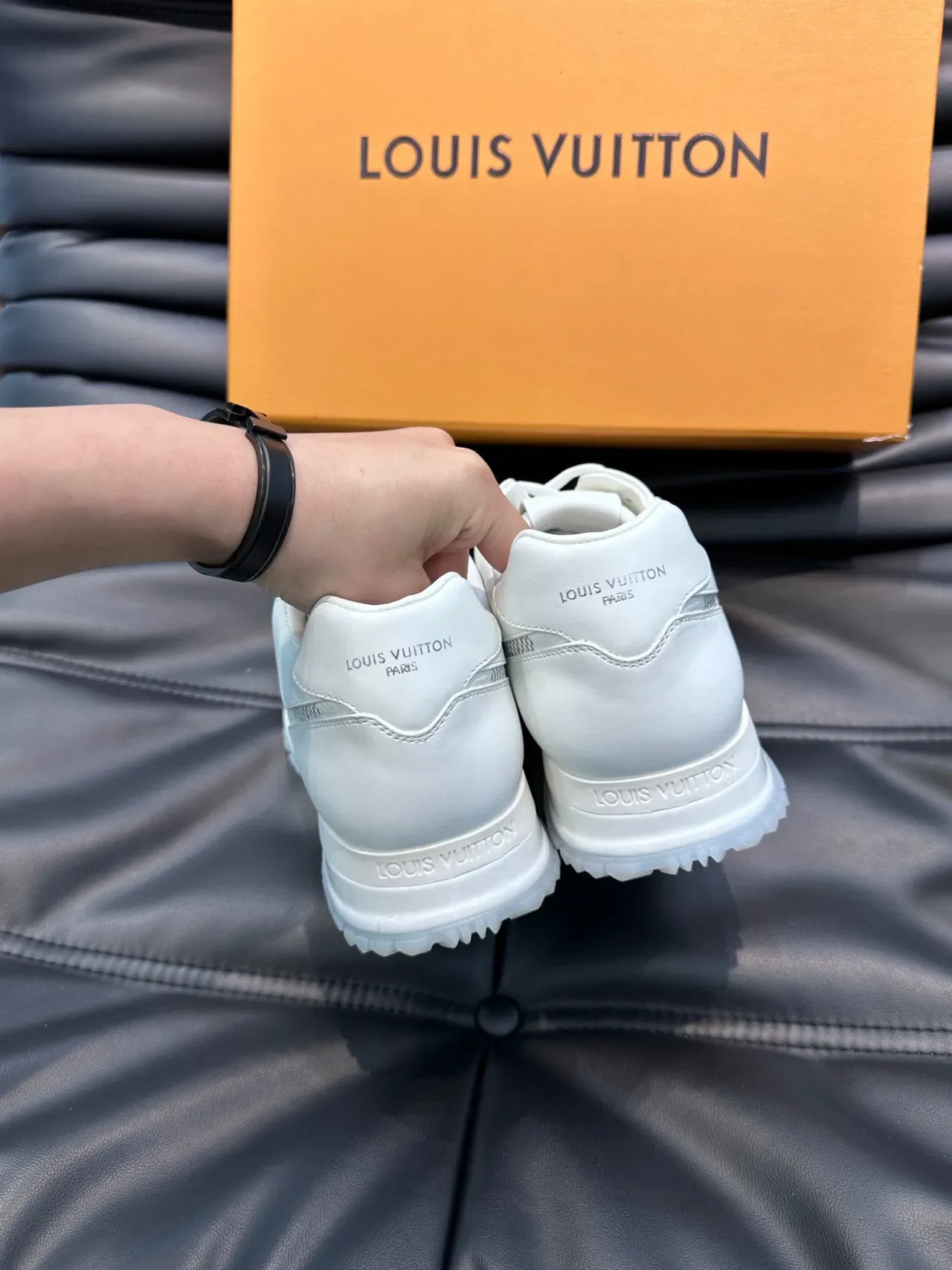 Louis Vuitton LV Trainer Chaussures Lifestyle Blanches et Grises Low-Top en Maille et Cuir 3
