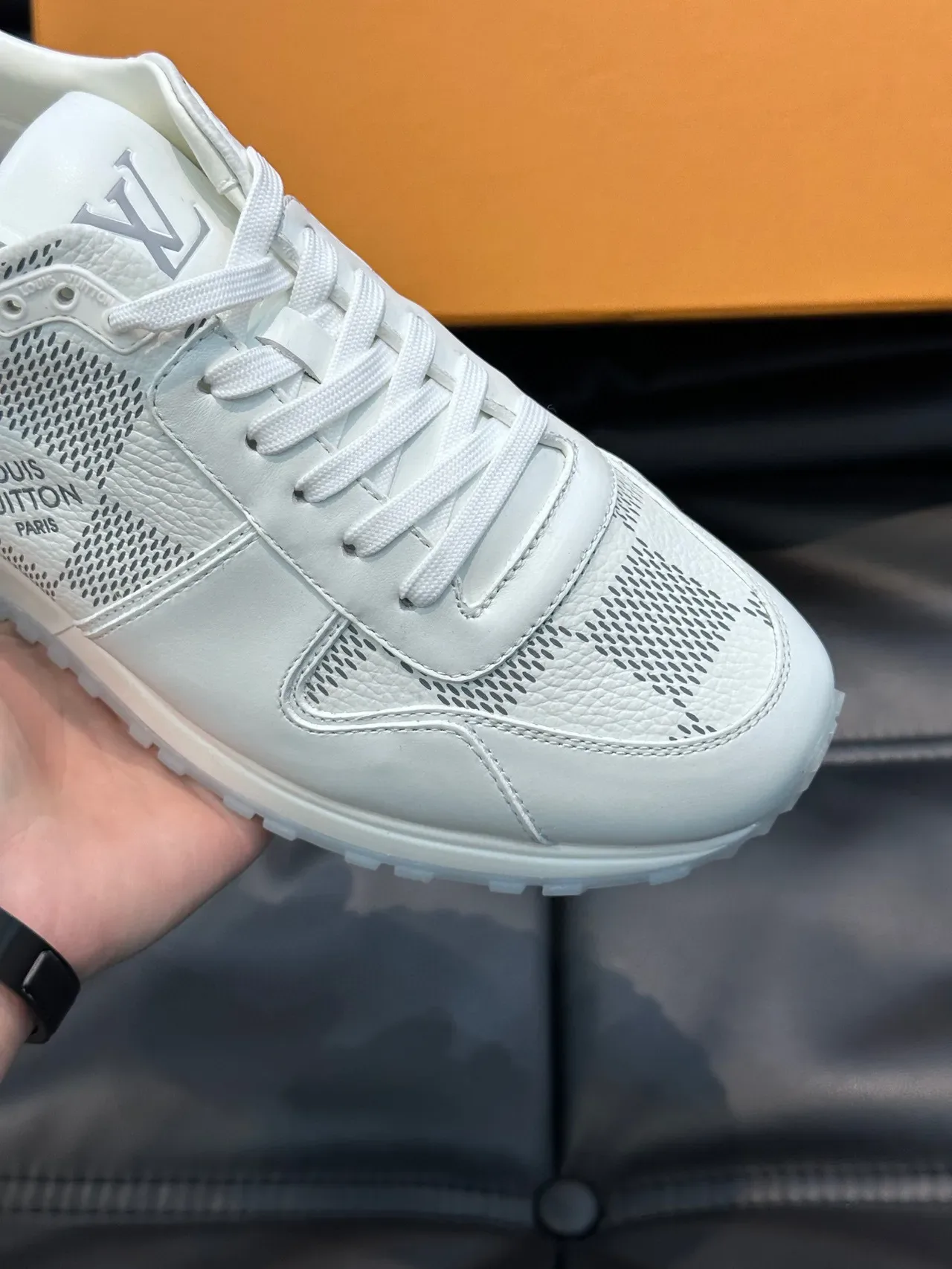 Louis Vuitton LV Trainer Chaussures Lifestyle Blanches et Grises Low-Top en Maille et Cuir 4