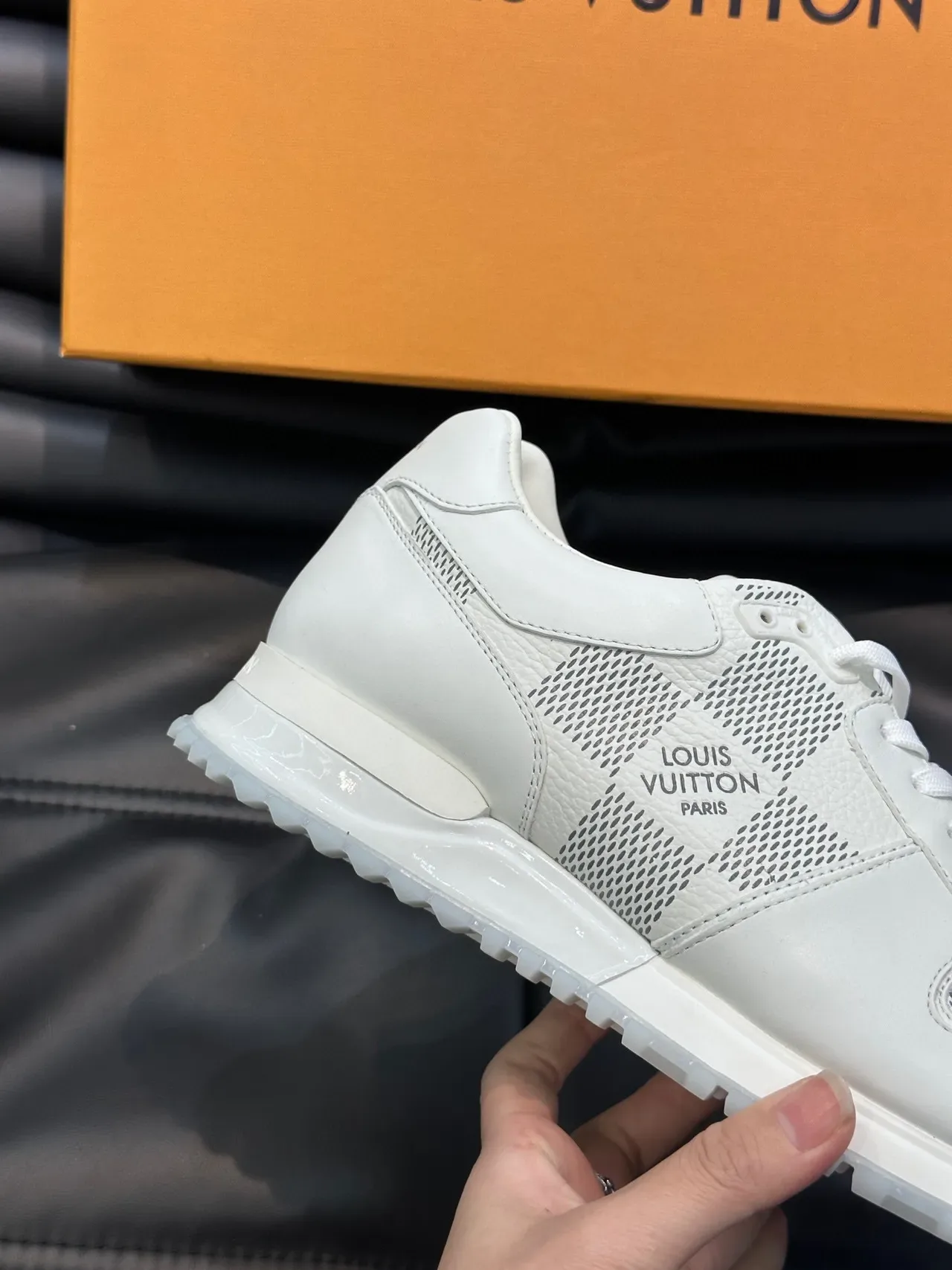 Louis Vuitton LV Trainer Chaussures Lifestyle Blanches et Grises Low-Top en Maille et Cuir 5