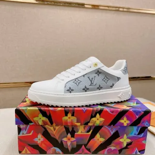 Louis Vuitton LV Trainer Blanco y Gris Monogram Canvas Panel lateral Cuero superior Estilo de vida Zapatos