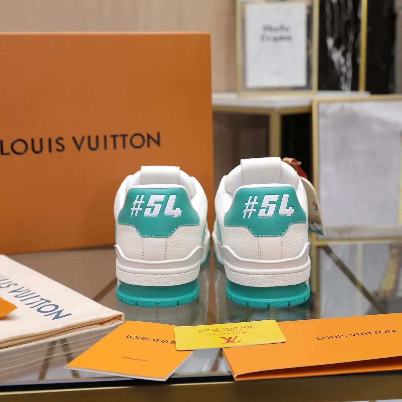 Louis Vuitton LV Trainer Blanc Vert Cuir Supérieur Acent Turquoise Tubing Lifestyle Sneakers 2