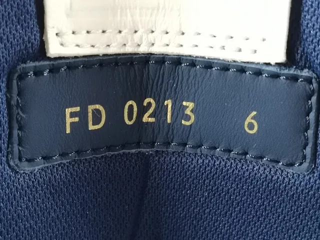 Louis Vuitton LV Trainer White Navy Leather Upper Cursive Signature Detail Lifestyle Sneakers 12