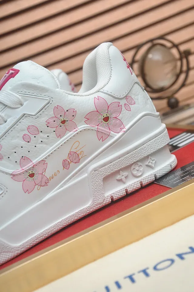 Louis Vuitton LV Trainer Blanc et Rose Cuir Supérieur Broderie Cerisier Lifestyle Sneakers 2