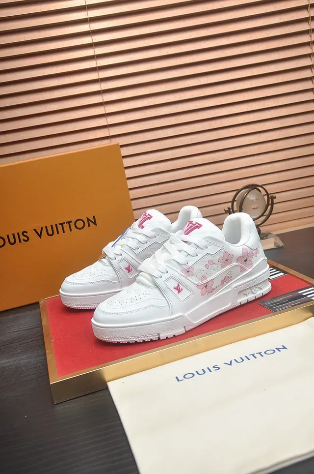 Louis Vuitton LV Trainer Blanc et Rose Cuir Supérieur Broderie Cerisier Lifestyle Sneakers 3