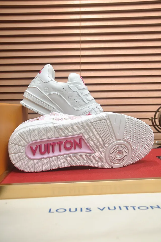 Louis Vuitton LV Trainer Blanc et Rose Cuir Supérieur Broderie Cerisier Lifestyle Sneakers 4