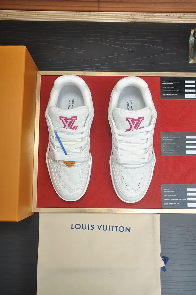 Louis Vuitton LV Trainer Blanc et Rose Cuir Supérieur Broderie Cerisier Lifestyle Sneakers 5