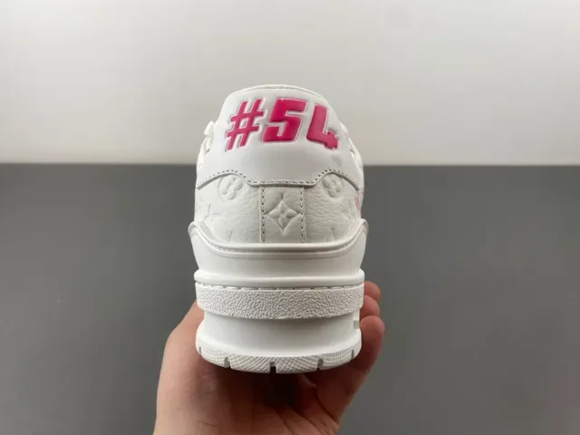 Louis Vuitton LV Trainer Chaussures Lifestyle Blanc et Rose Cuir Quilted Broderie Fleur de Cerisier 4
