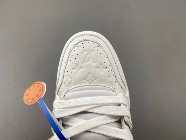 Louis Vuitton LV Trainer Chaussures Lifestyle Blanc et Rose Cuir Quilted Broderie Fleur de Cerisier 5