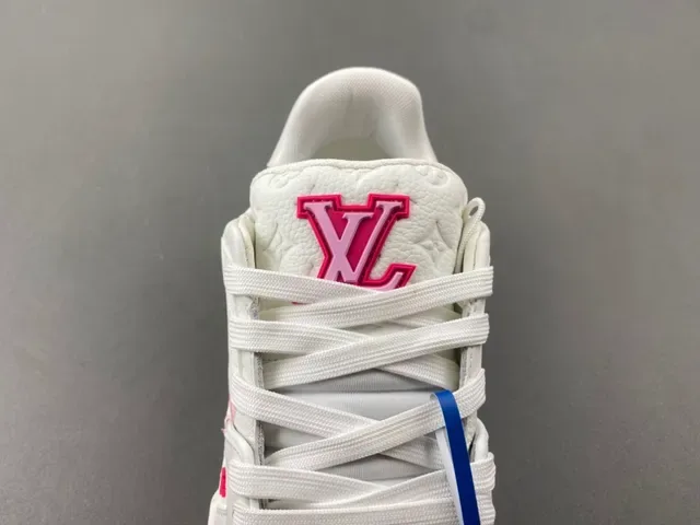 Louis Vuitton LV Trainer Chaussures Lifestyle Blanc et Rose Cuir Quilted Broderie Fleur de Cerisier 6