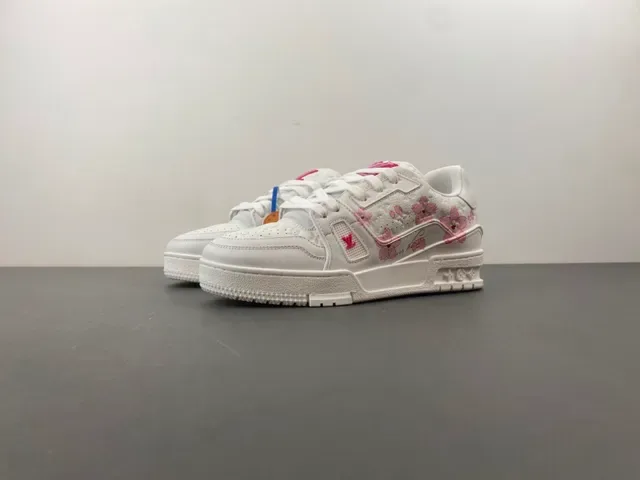 Louis Vuitton LV Trainer Chaussures Lifestyle Blanc et Rose Cuir Quilted Broderie Fleur de Cerisier 10