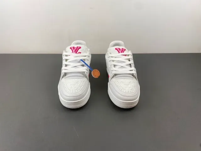 Louis Vuitton LV Trainer Chaussures Lifestyle Blanc et Rose Cuir Quilted Broderie Fleur de Cerisier 11