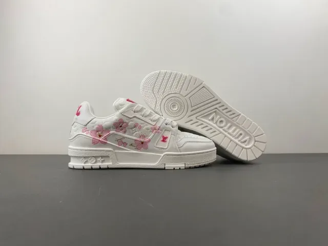 Louis Vuitton LV Trainer Chaussures Lifestyle Blanc et Rose Cuir Quilted Broderie Fleur de Cerisier 12