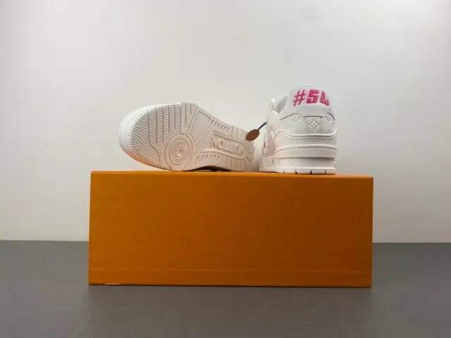 Louis Vuitton LV Trainer Chaussures Lifestyle Blanc et Rose Cuir Quilted Broderie Fleur de Cerisier 16