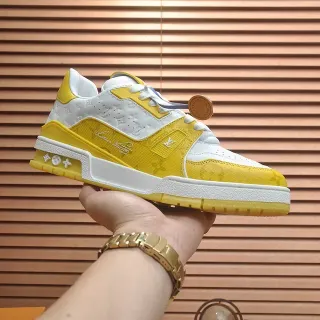 Louis Vuitton LV Trainer Zapatillas lifestyle de cuero y textil con estampado monograma amarillo y blanco