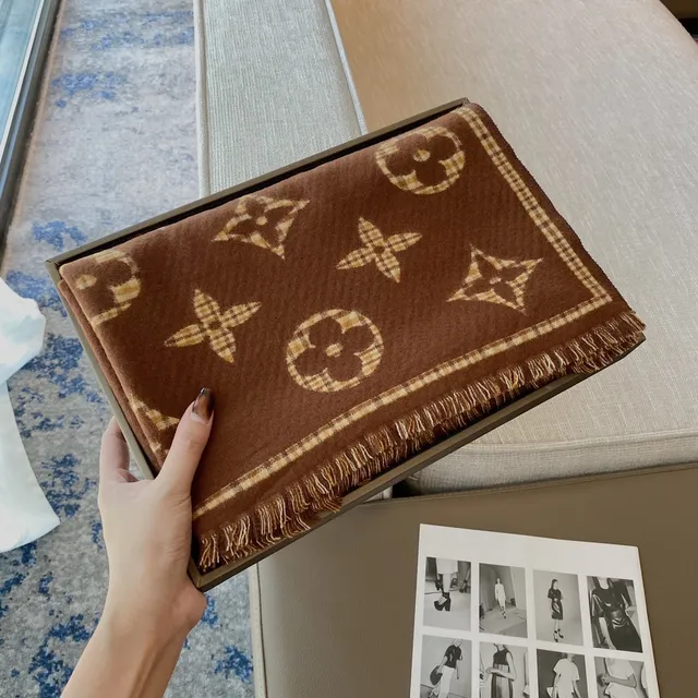Louis Vuitton Monogram وشاح كشمير بني و بيج 3