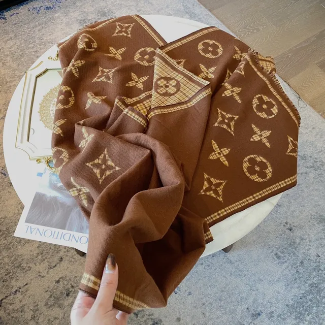 Louis Vuitton Monogram وشاح كشمير بني و بيج 4