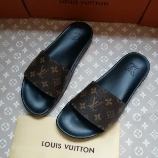 Louis Vuitton Monogram Canvas काले स्लाइड स्लिपर्स