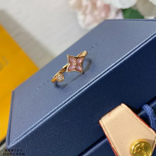 Louis Vuitton Monogram Flower গোল্ড-টোন মাদার অফ পার্ল ইনলেয় রিং 4
