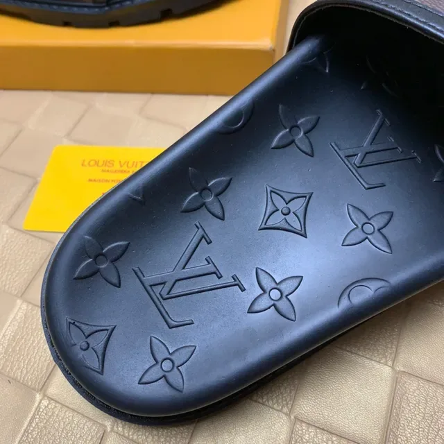 Louis Vuitton Monogram स्ट्रैप स्लाइड स्लिपर्स 3