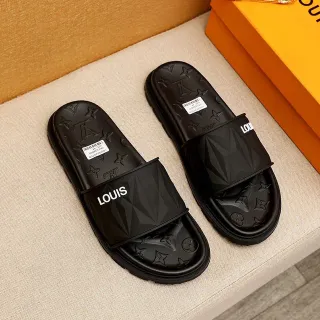 Louis Vuitton मोनोग्राम्ड फैसेटेड स्ट्रैप काले चप्पल