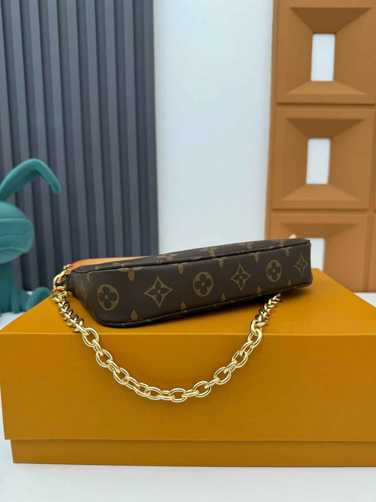 Louis Vuitton Multi Pochette Accessoires Brown Gold Monogram Canvas Chain Strap Crossbody Bag 3