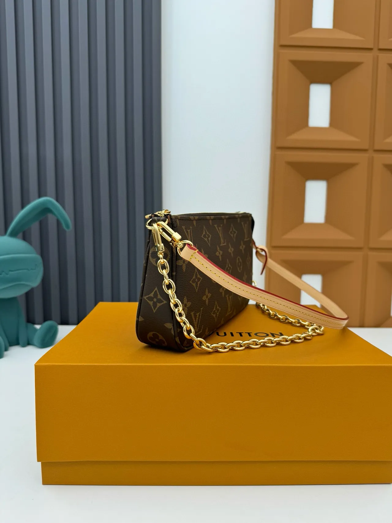 Louis Vuitton Multi Pochette Accessoires Brown Gold Monogram Canvas Chain Strap Crossbody Bag 4