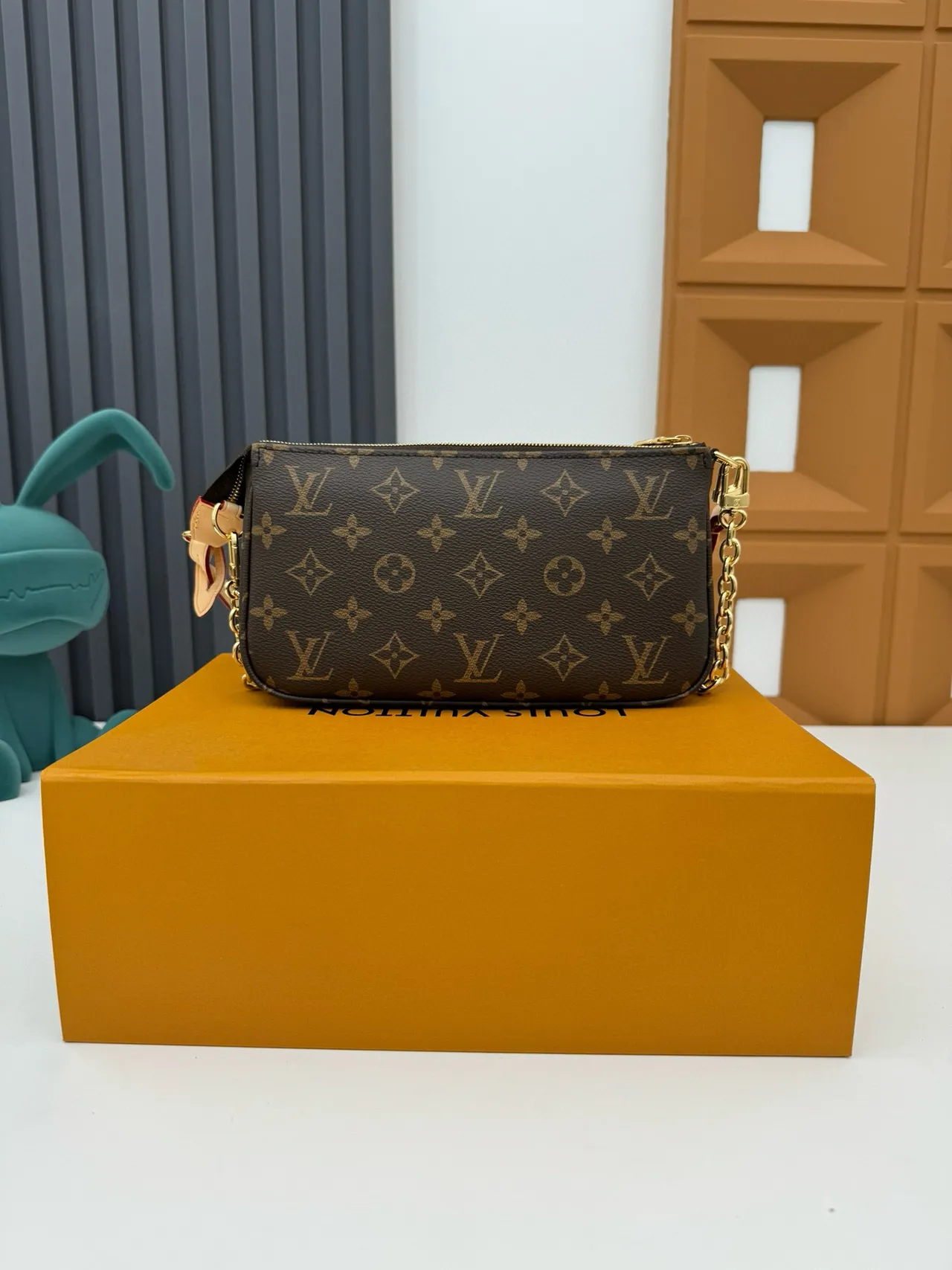 Louis Vuitton Multi Pochette Accessoires Brown Gold Monogram Canvas Chain Strap Crossbody Bag 5