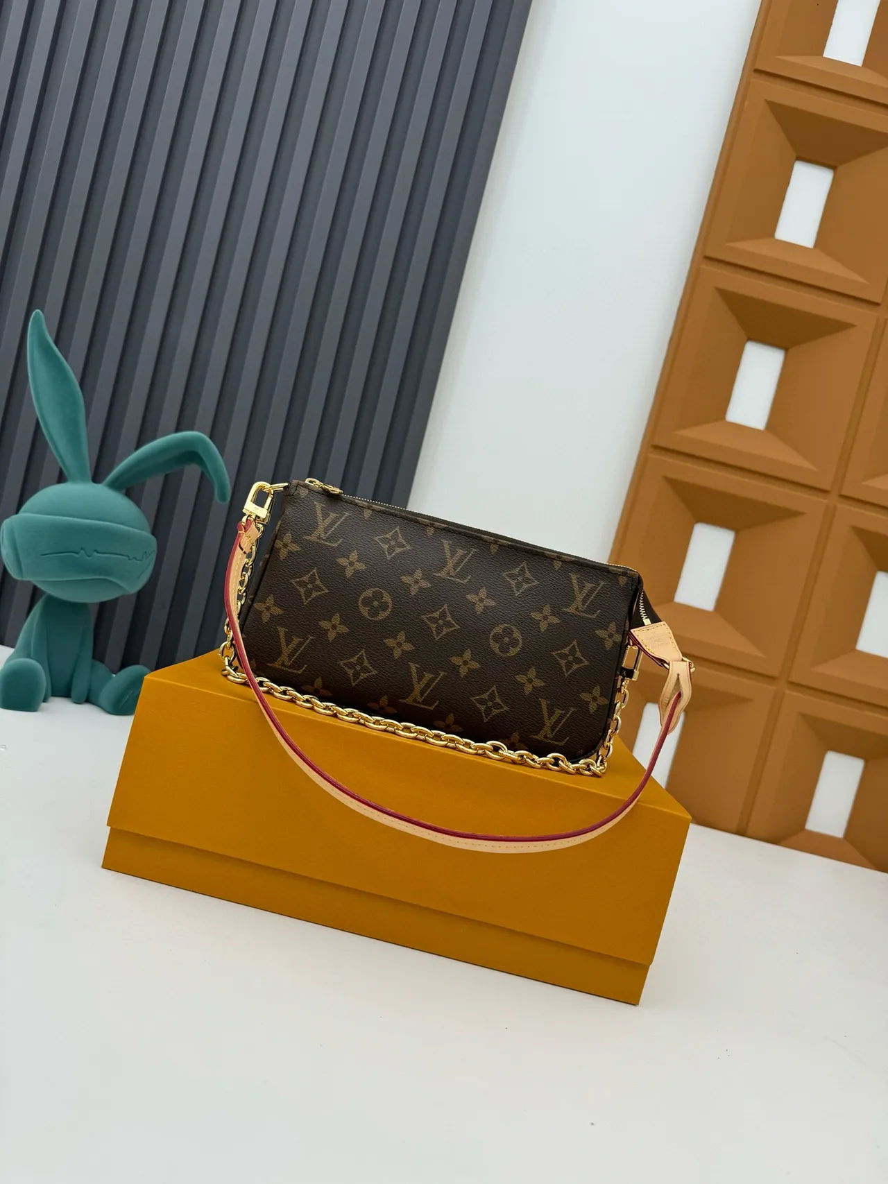 Louis Vuitton Multi Pochette Accessoires Brown Gold Monogram Canvas Chain Strap Crossbody Bag 6