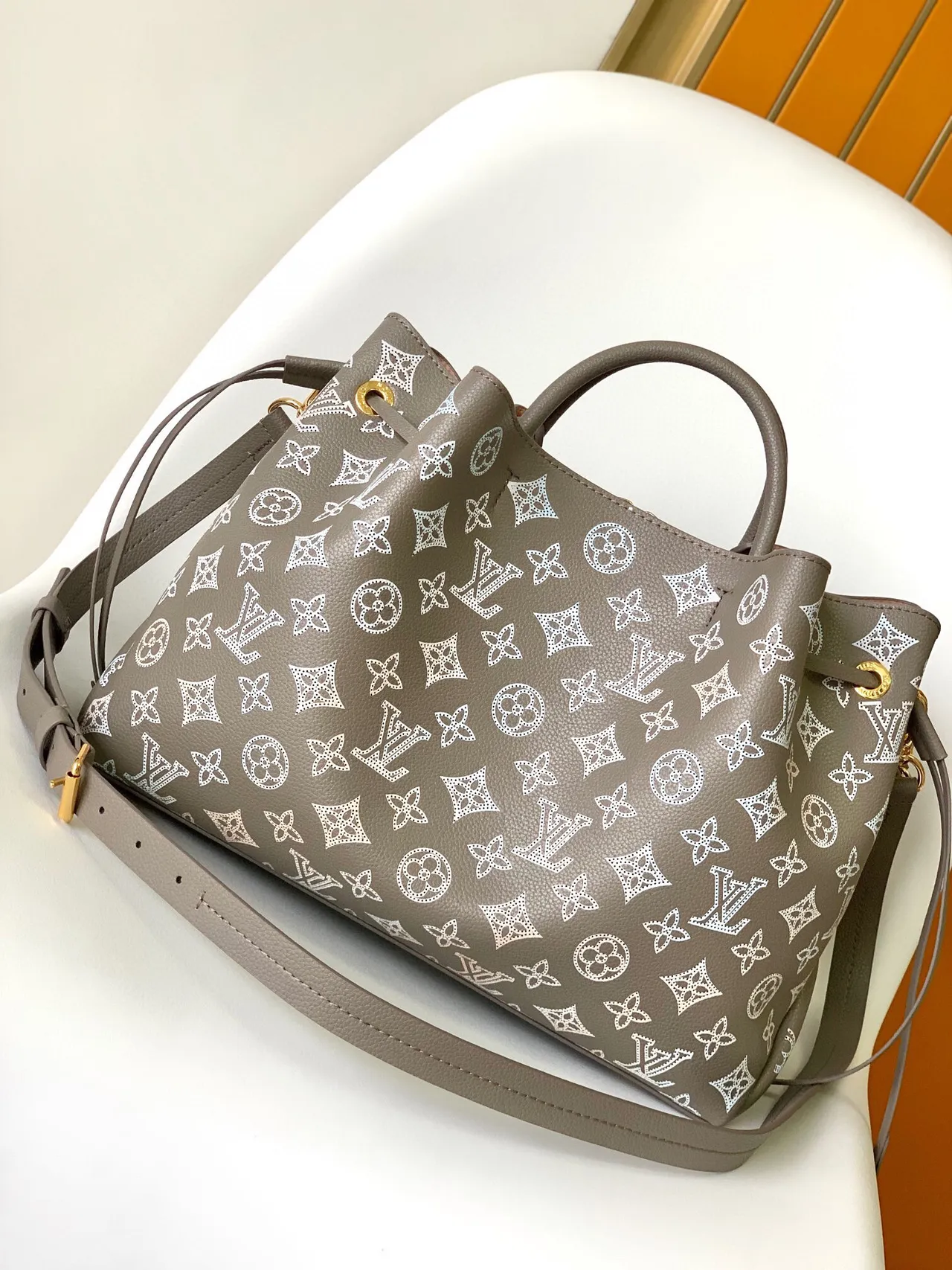 Louis Vuitton OnTheGo Gray White Monogram-Printed Leather Strap Bucket Bag 3