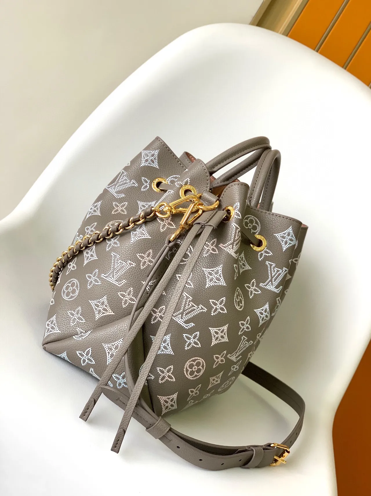 Louis Vuitton OnTheGo Gray White Monogram-Printed Leather Strap Bucket Bag 4