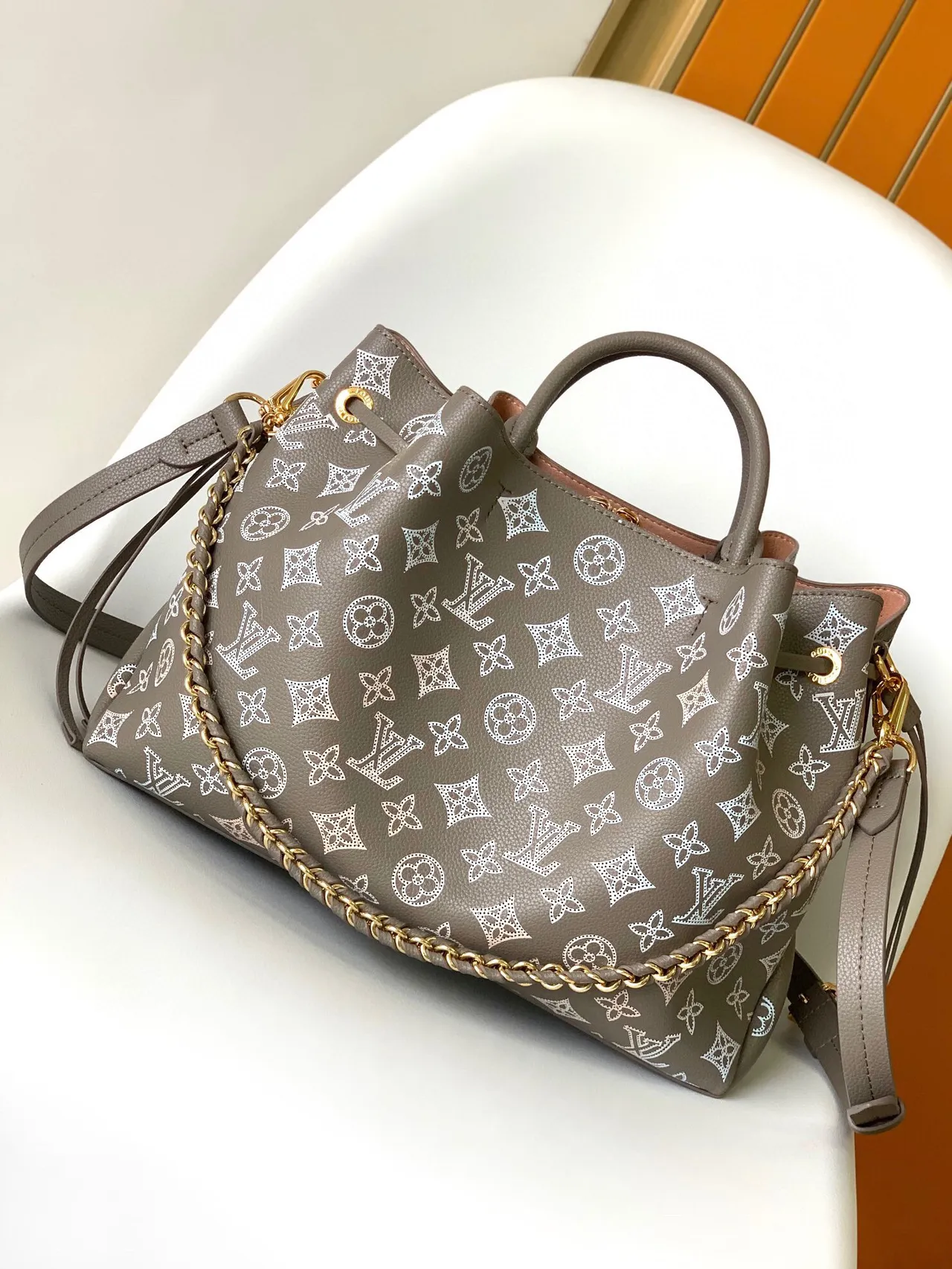 Louis Vuitton OnTheGo Gray White Monogram-Printed Leather Strap Bucket Bag 5