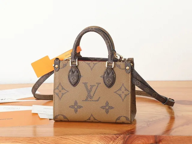 Louis Vuitton OnTheGo Mini Sac Messager Marron Beige Monogramme Toile Enduite 4